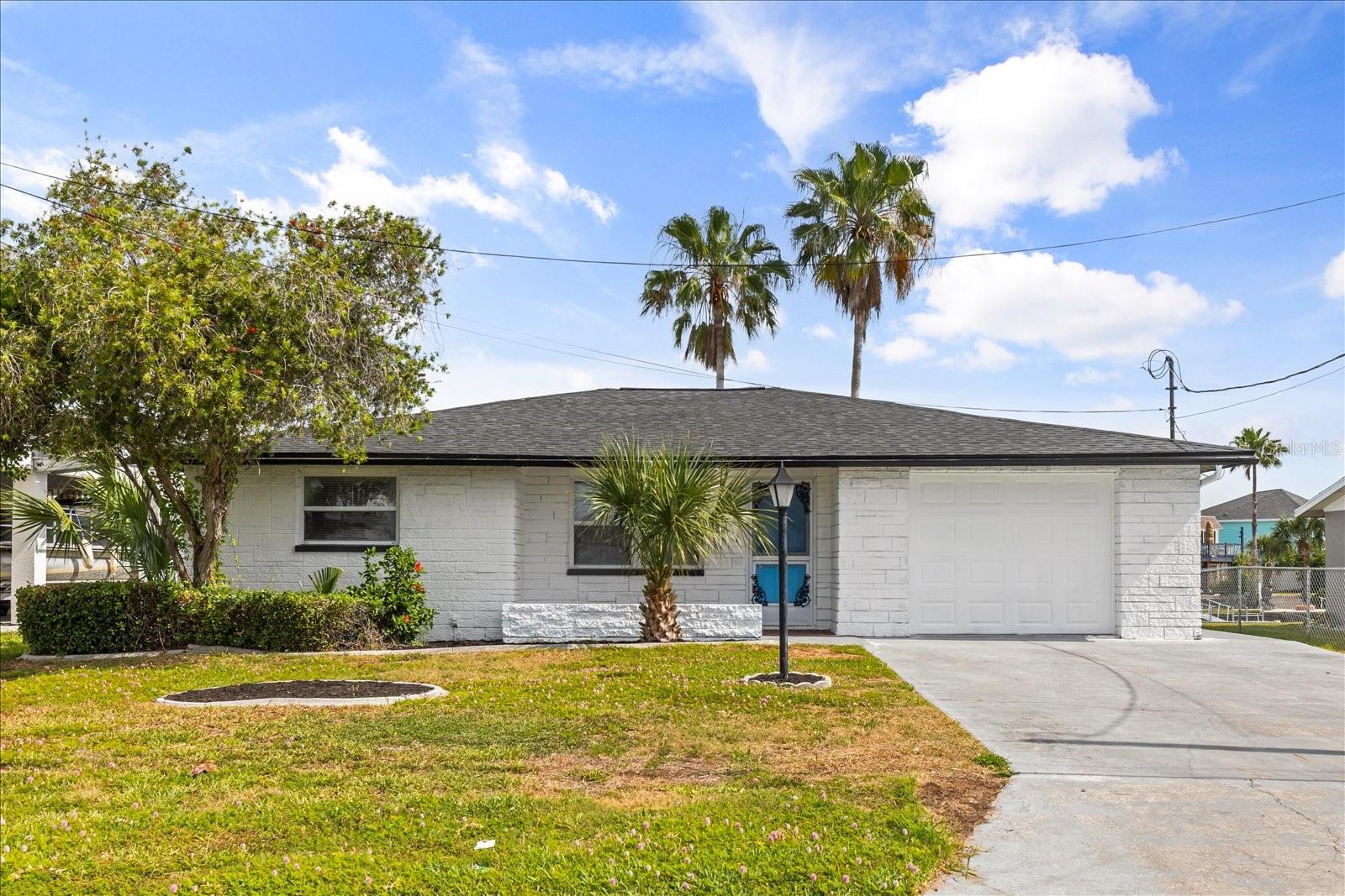 3435 Gulf Coast Dr photo 1