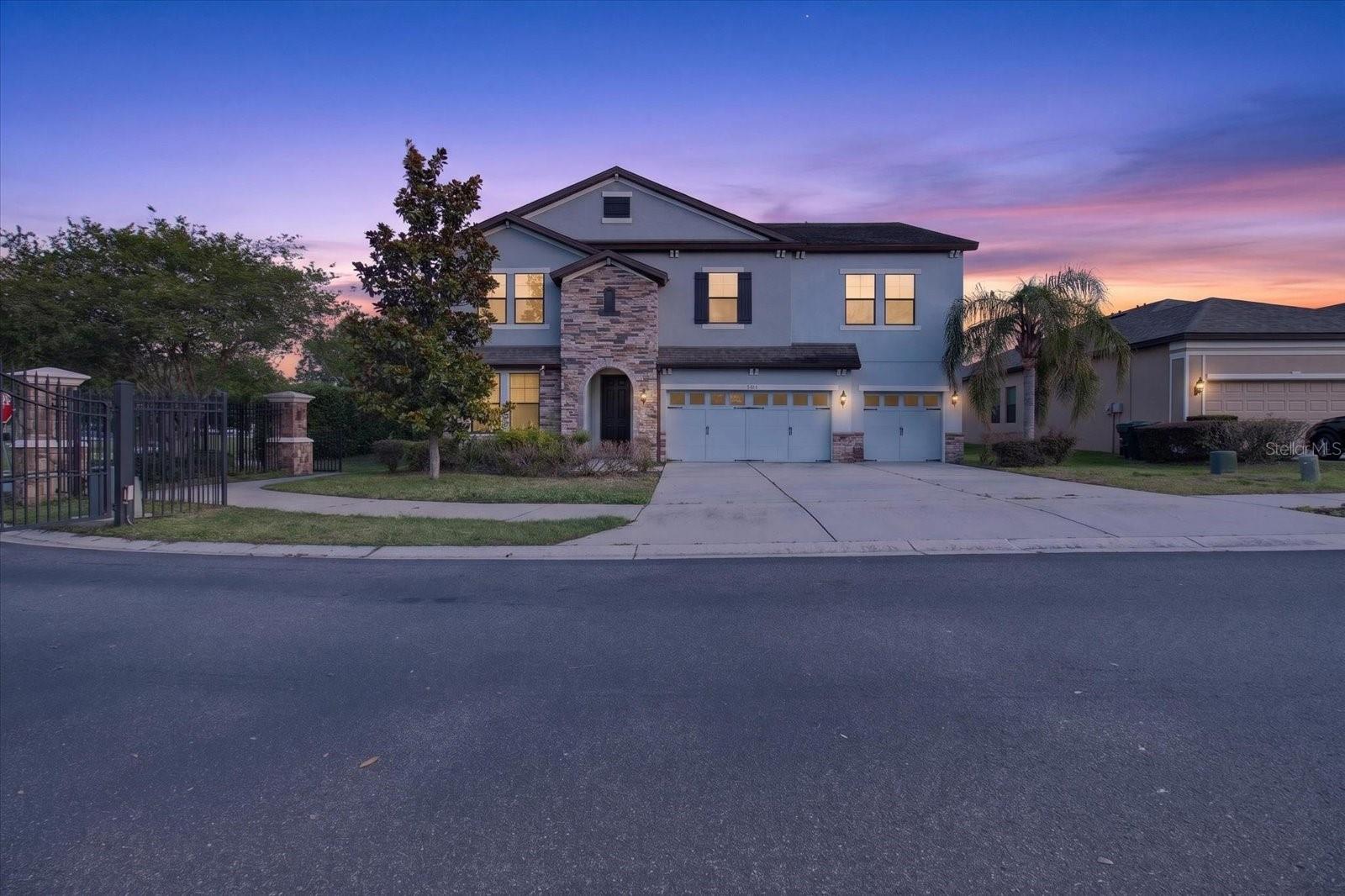 1389 Heritage Landings Dr photo 1