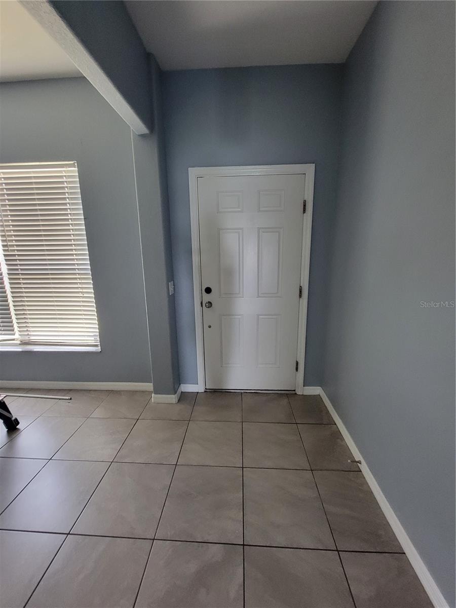 2734 Rochelle Dr