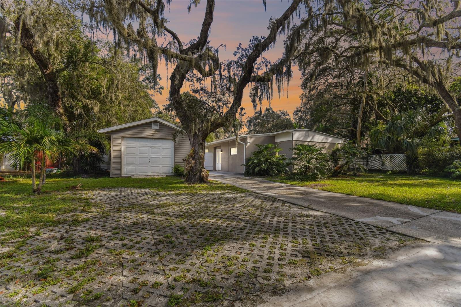 414 Joyce Ave photo 1