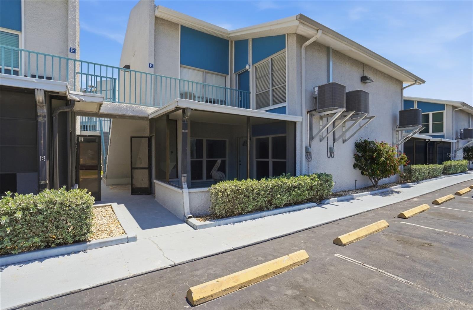 155 Medallion Blvd #E photo 1