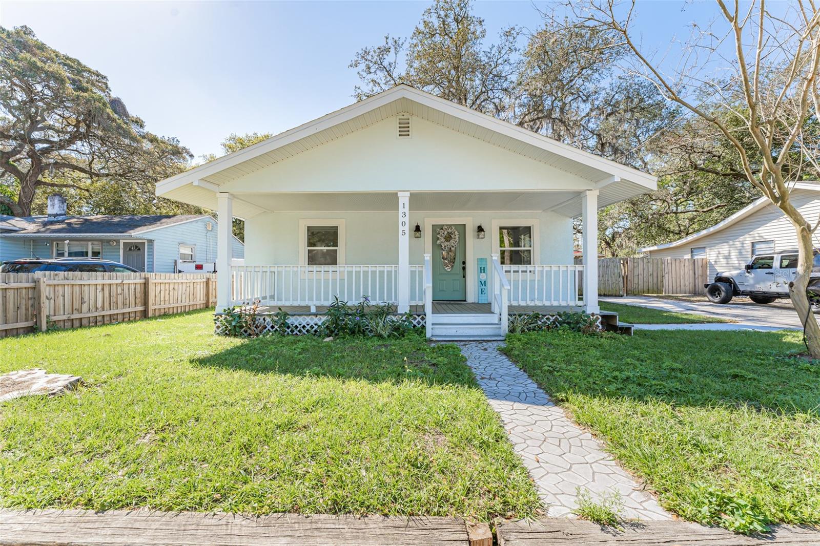 1305 E Osborne Ave photo 1