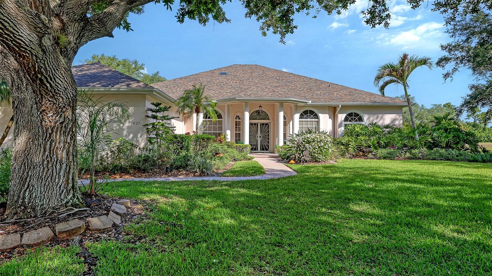 7025 N Serenoa Dr photo 1