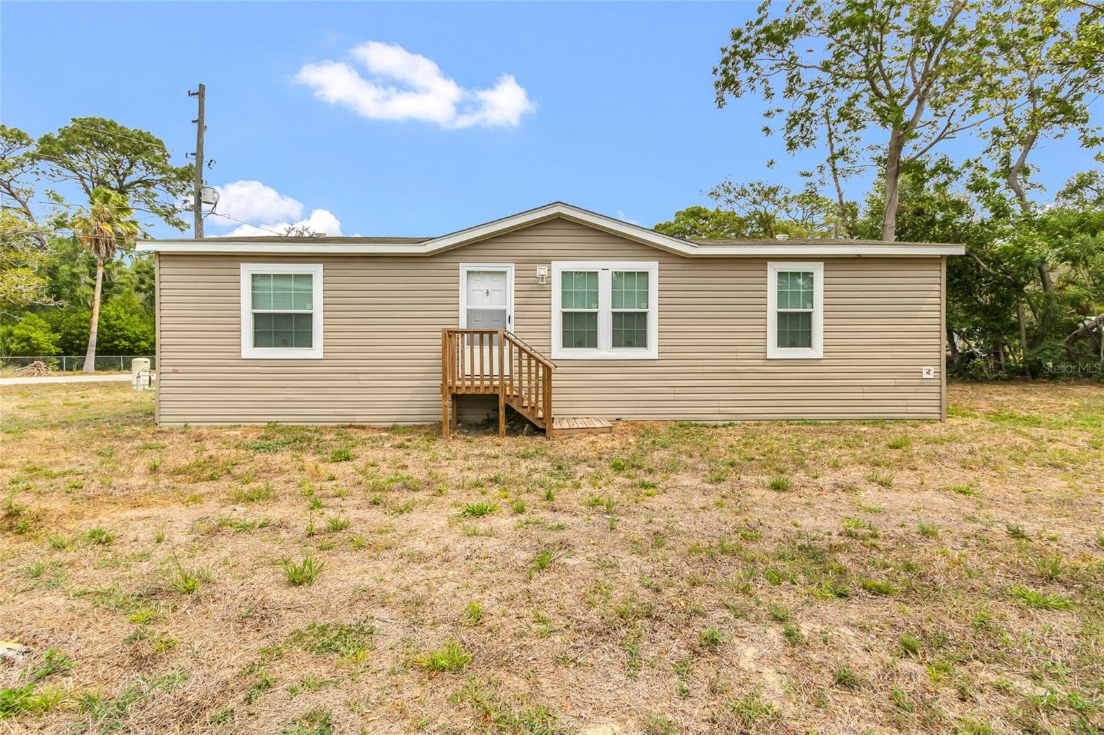 3264 Stephens Blvd photo 1