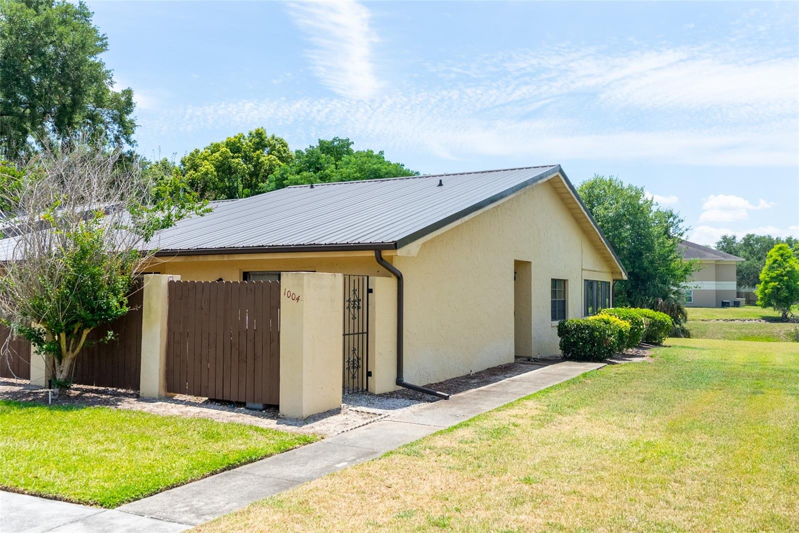 1004 Medinah Dr photo 1