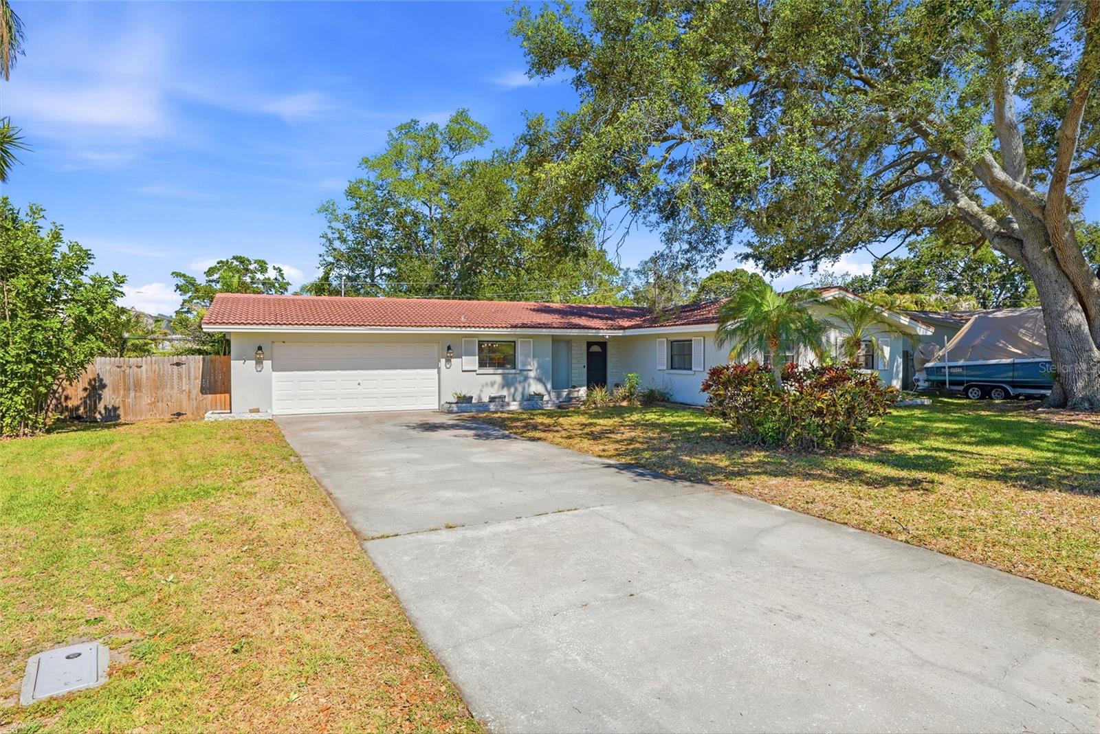 1349 Viewtop Dr photo 1
