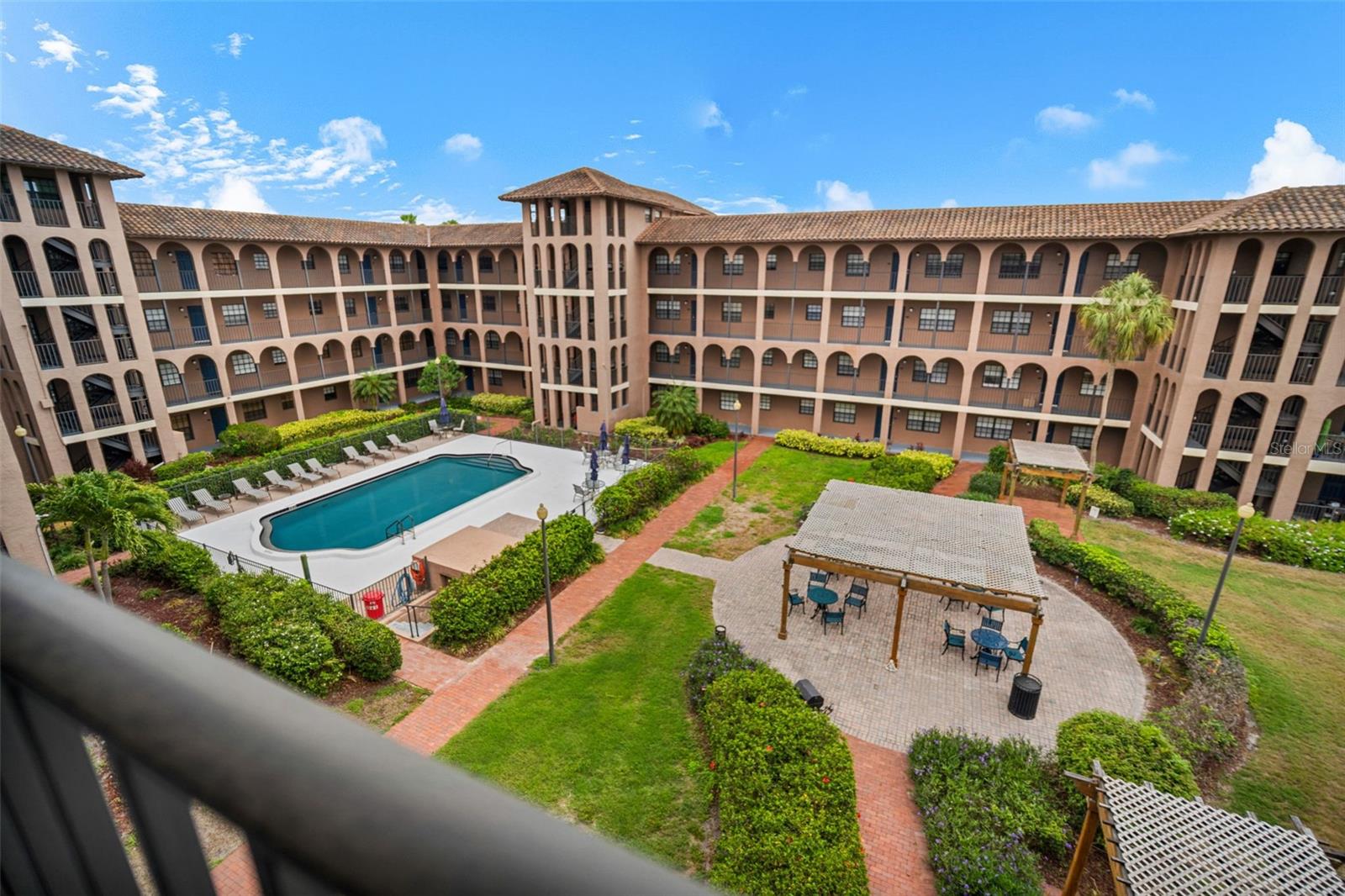6100 Gulfport Blvd S #402