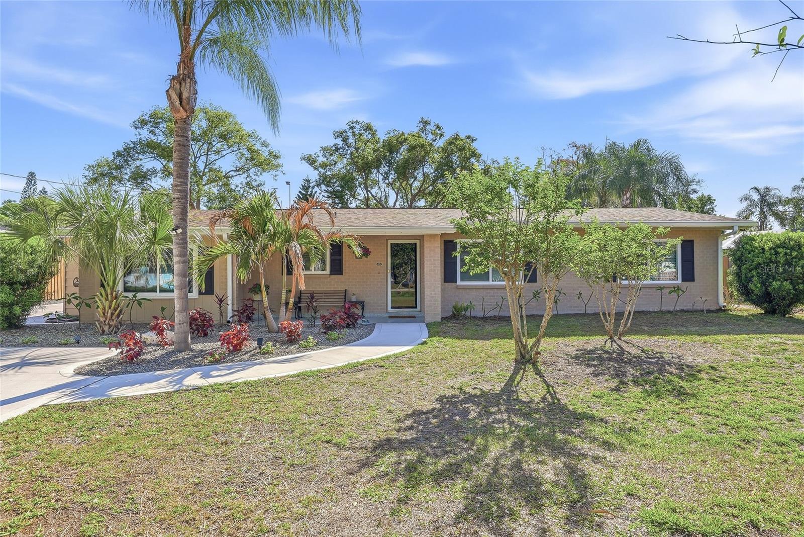 12109 Forest Hills Dr photo 1