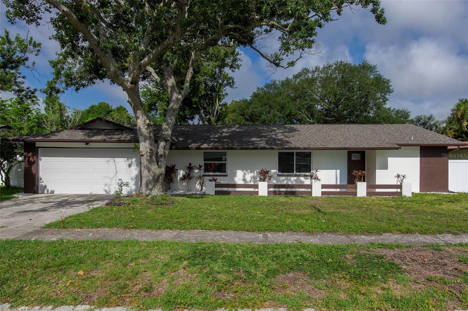1689 Monterey Dr photo 1