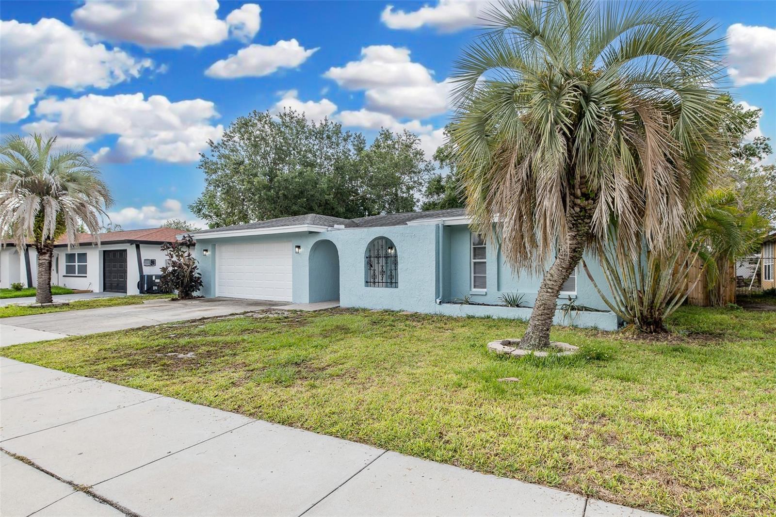1815 Driftwood Cir S photo 1