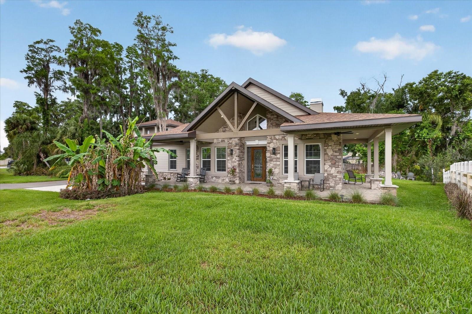 1208 Sunset Ln photo 1