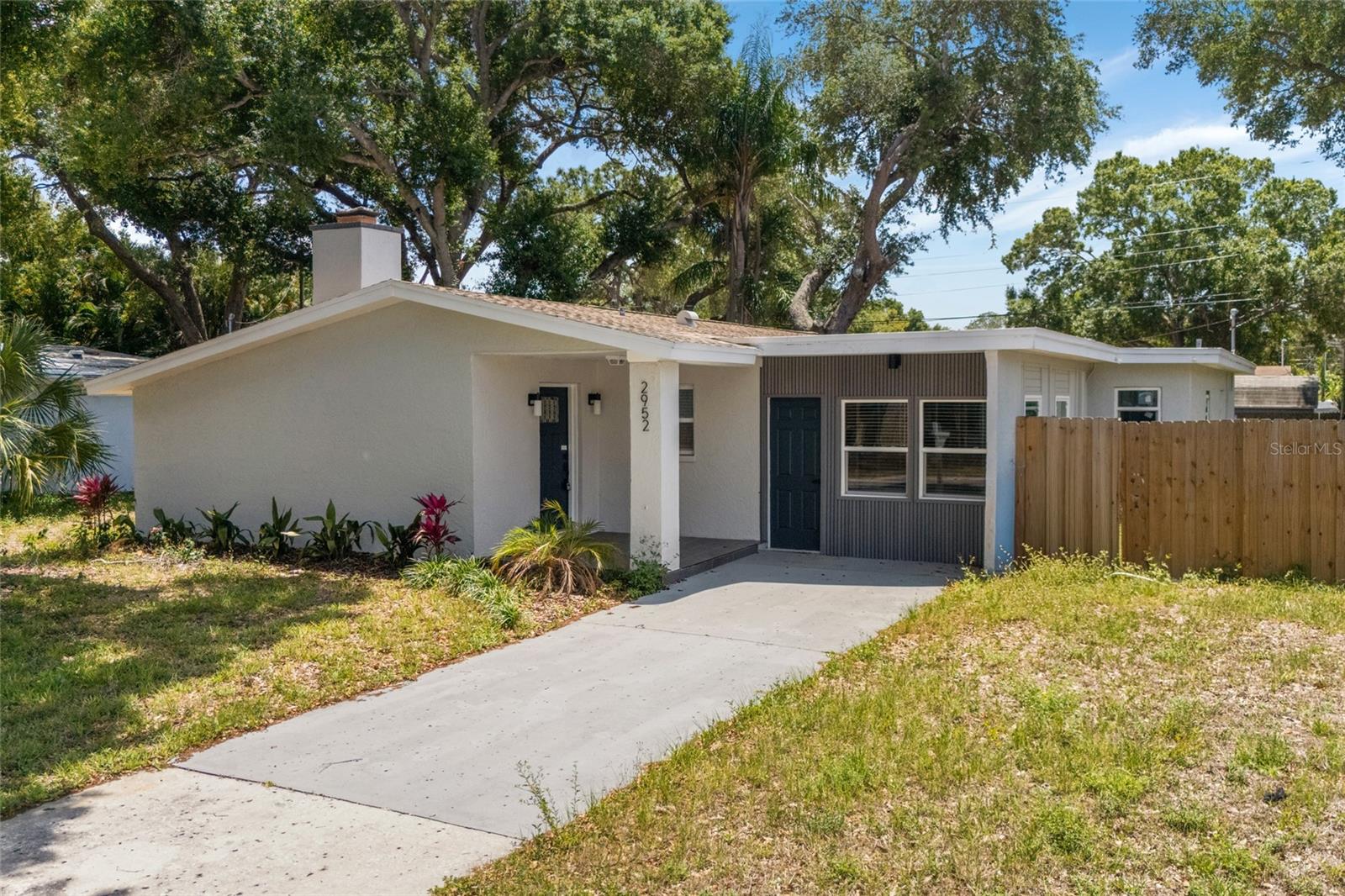 2952 Webley Dr photo 1