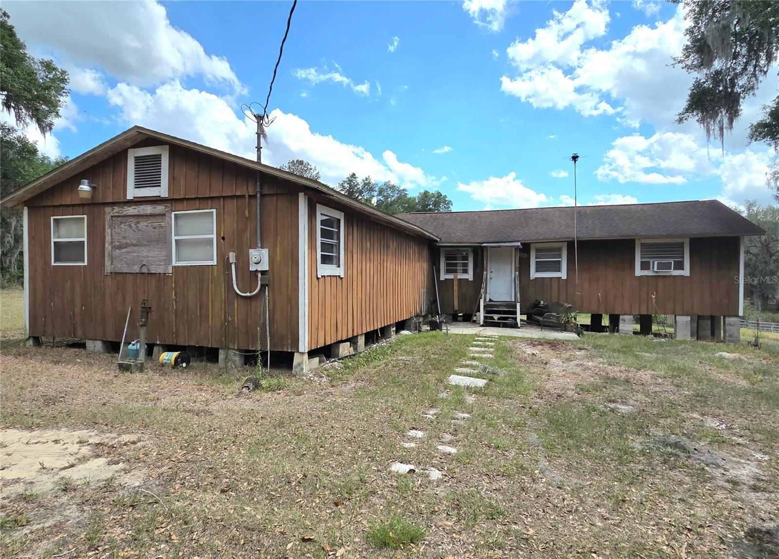27440 Winchester Dr photo 1
