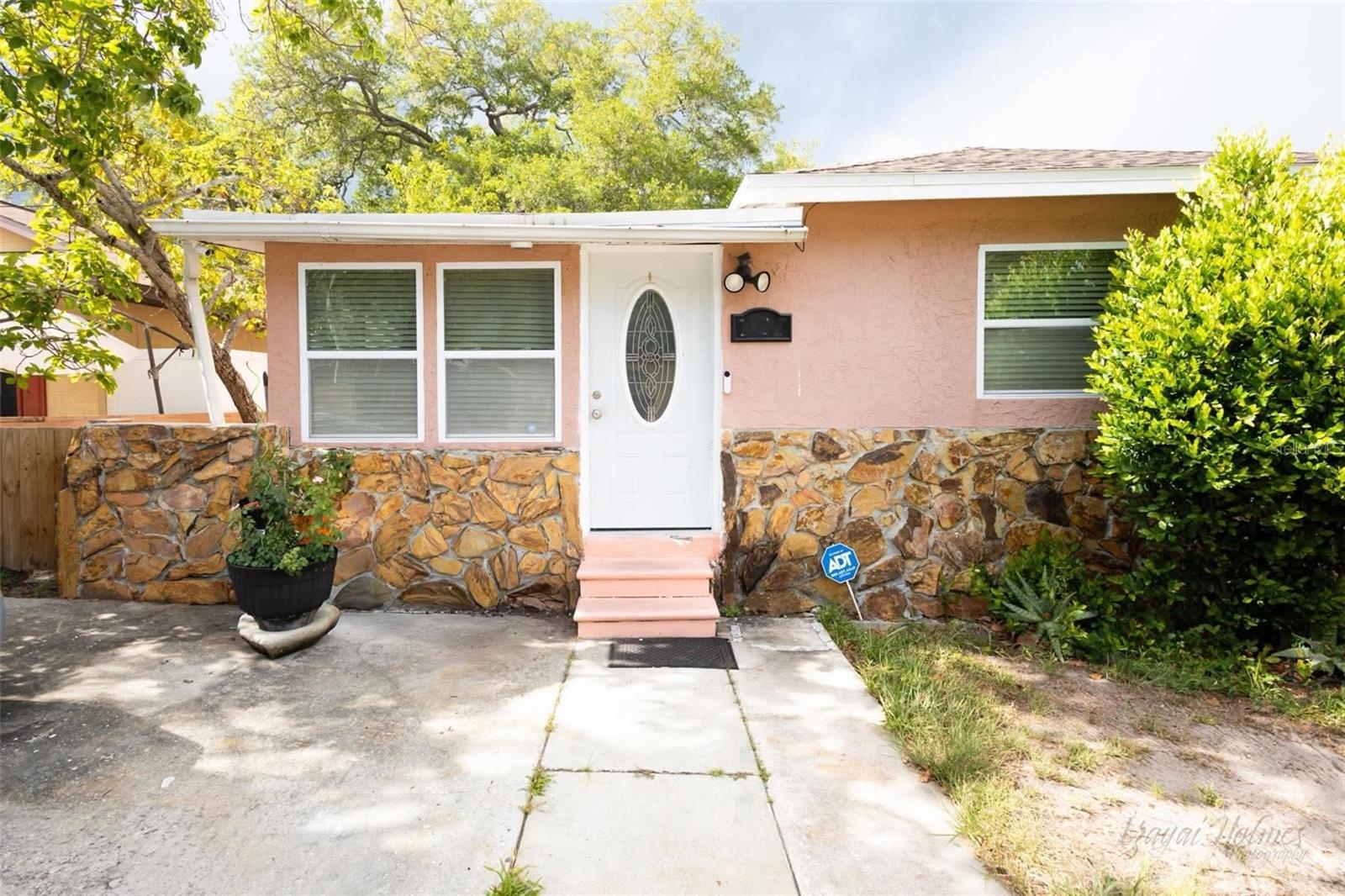 1132 Carlton St photo 1