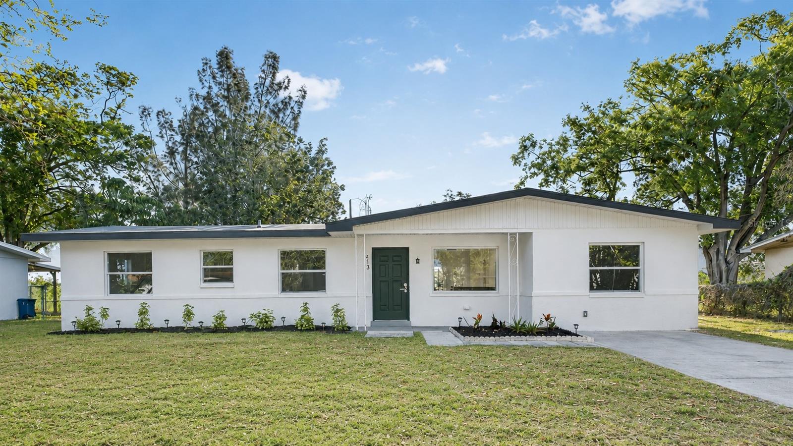 413 Country Club Dr