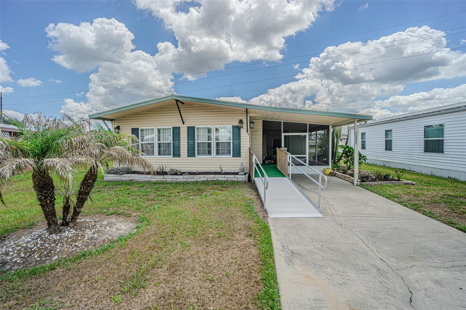 34445 Countryside Dr photo 1