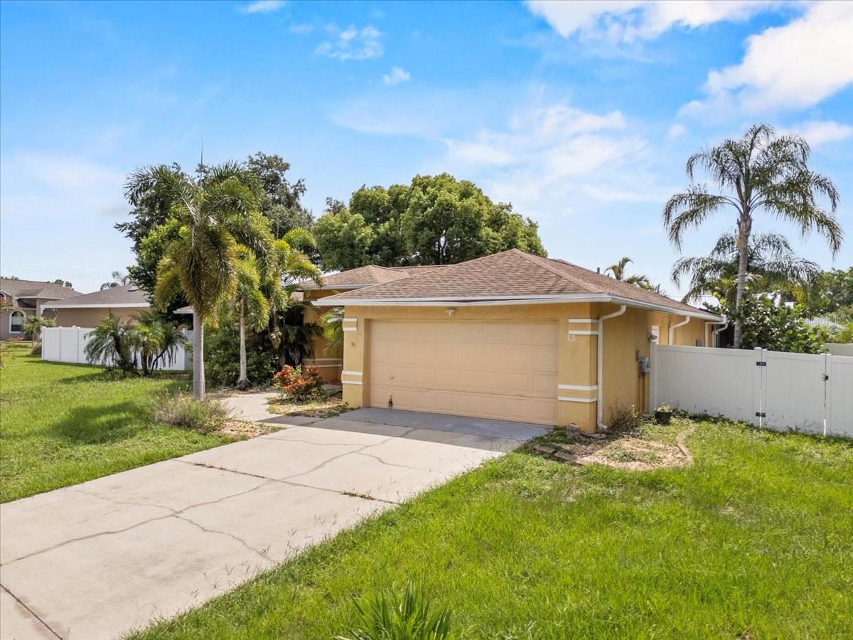 307 Sterling Dr photo 1