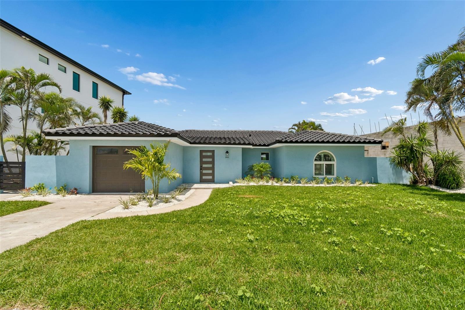 10238 Tarpon Dr photo 1