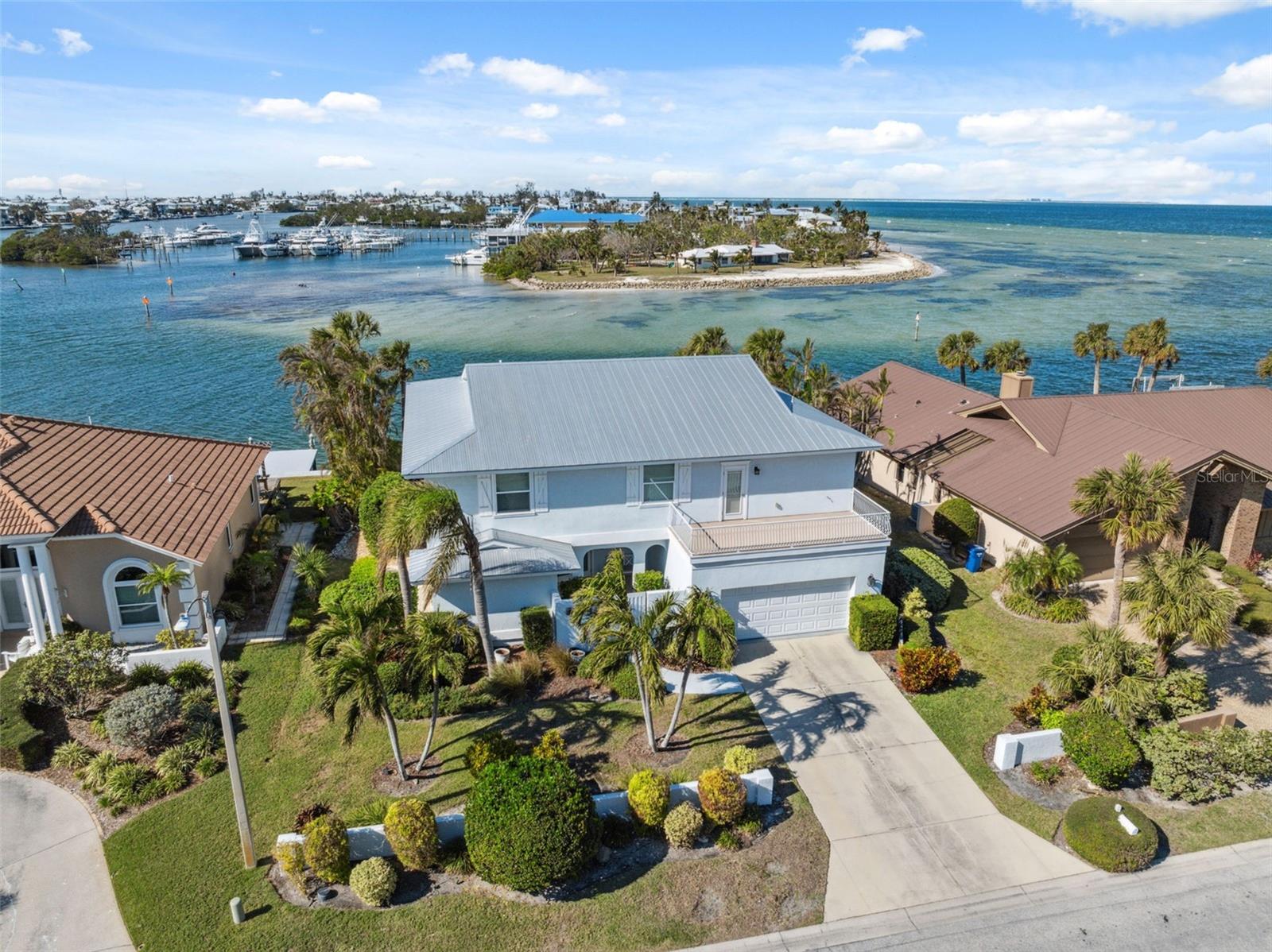 727 Key Royale Dr