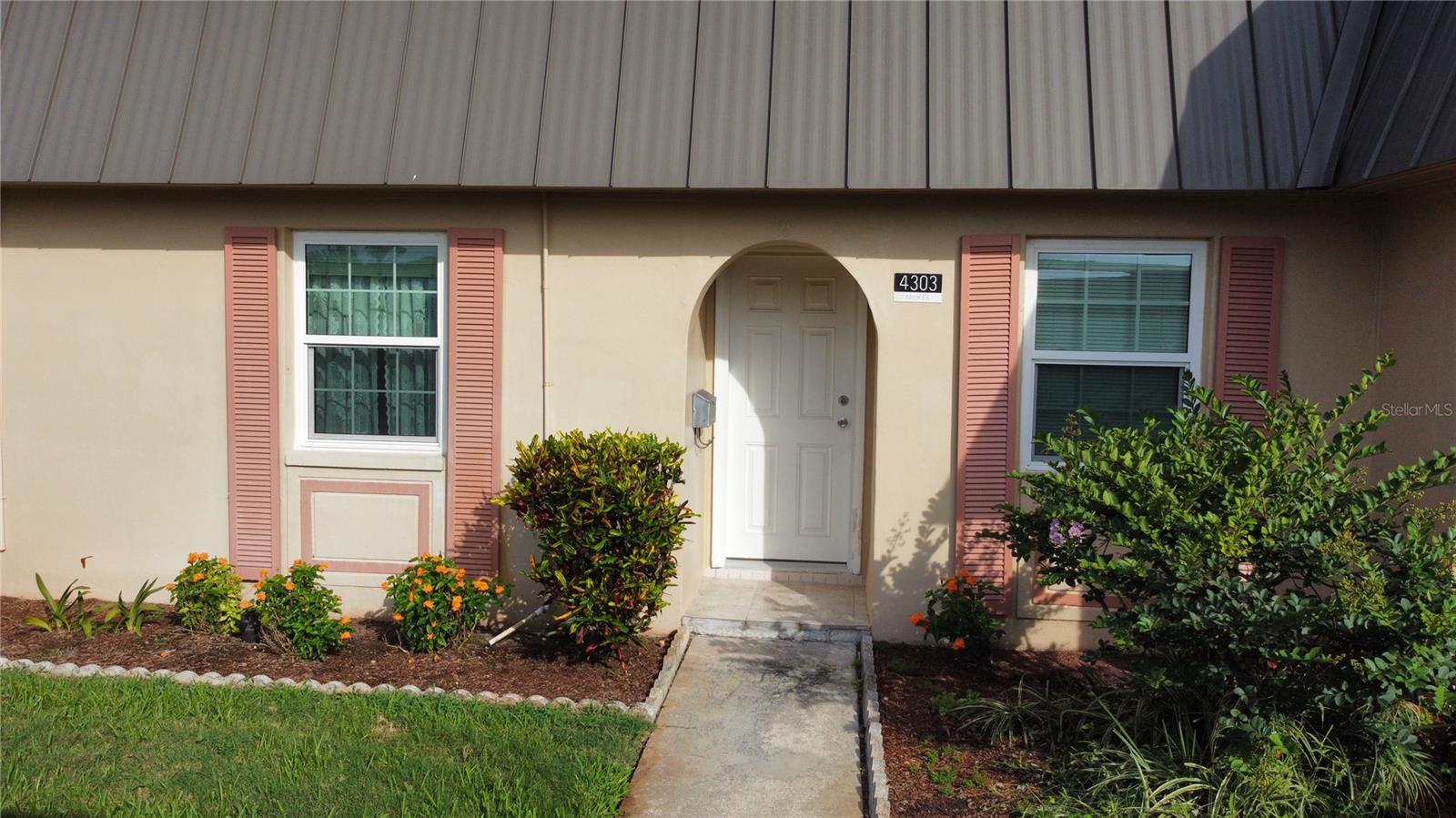 4303 Summersun Dr photo 1