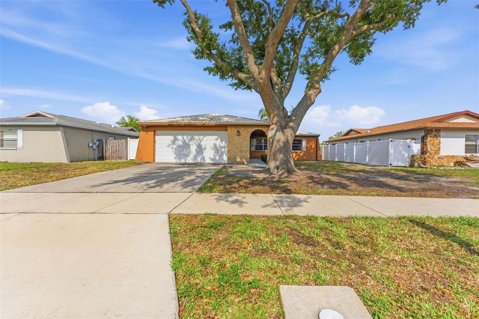 611 Tangerine Dr photo 1