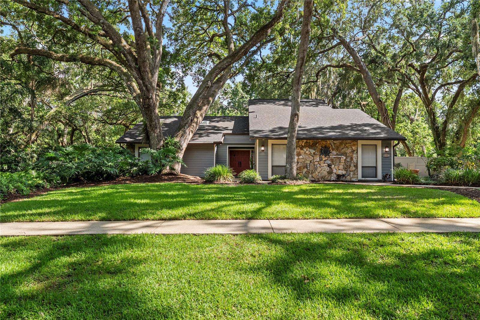 2503 High Oaks Ln photo 1