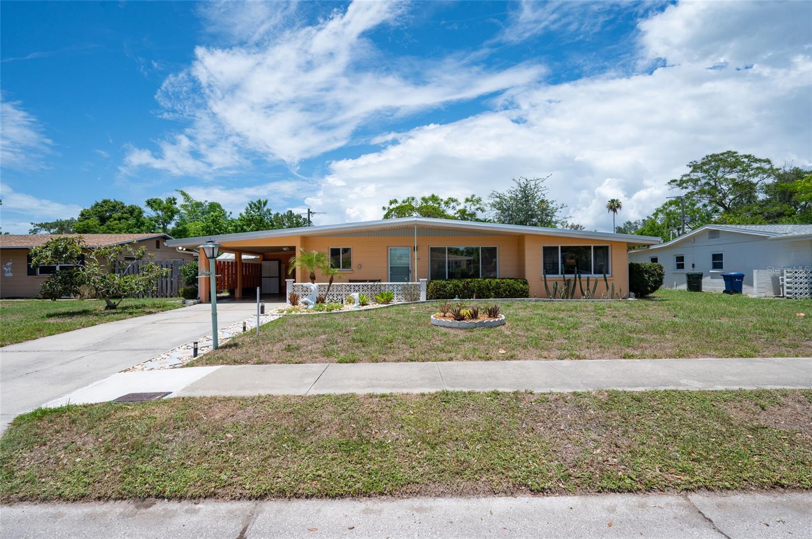 2215 Grove St photo 1