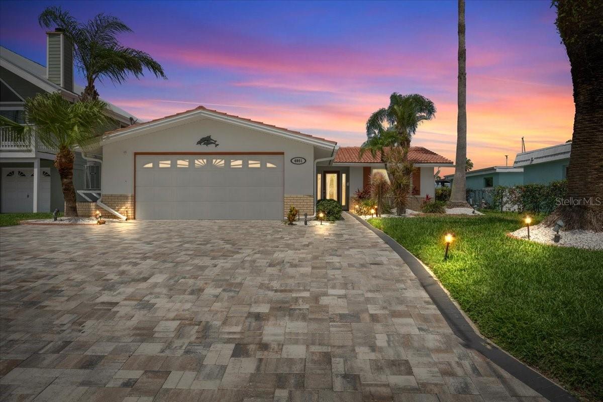 4951 Pompano Dr photo 1