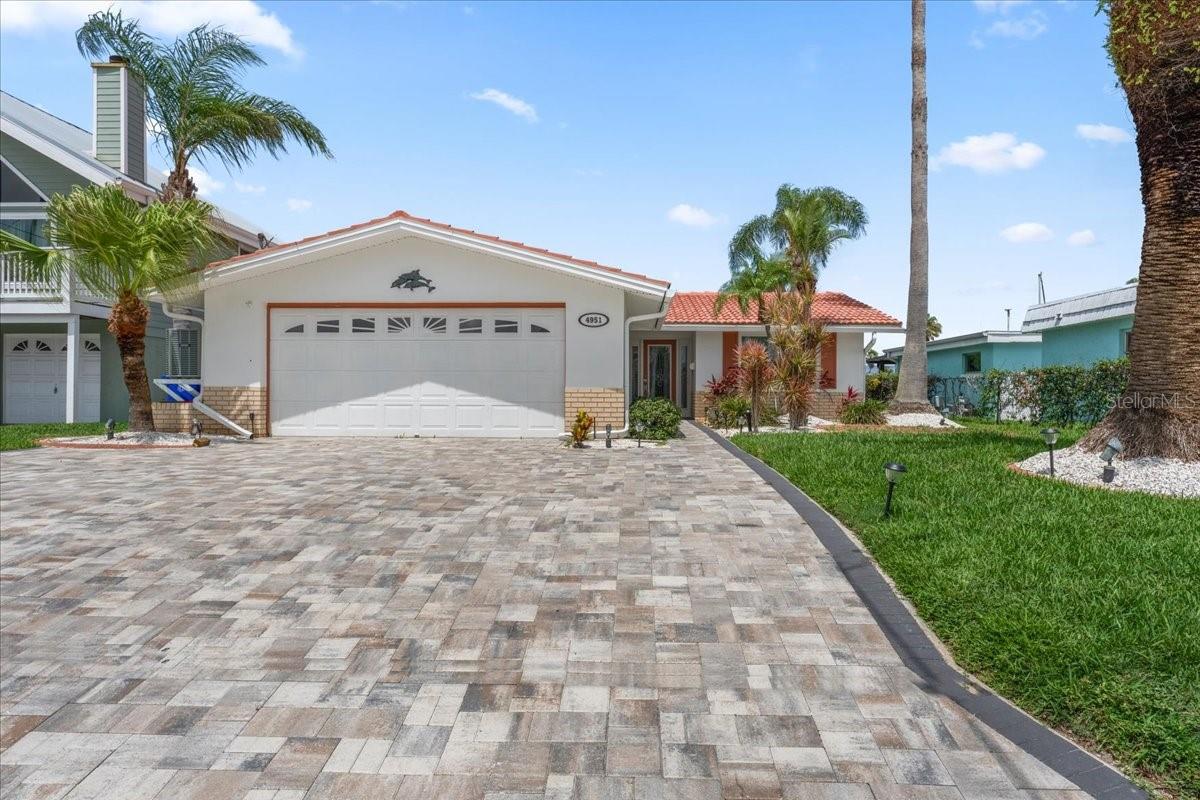 4951 Pompano Dr