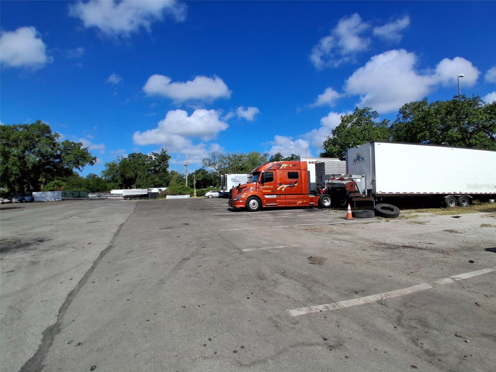 7001 Causeway Blvd photo 1