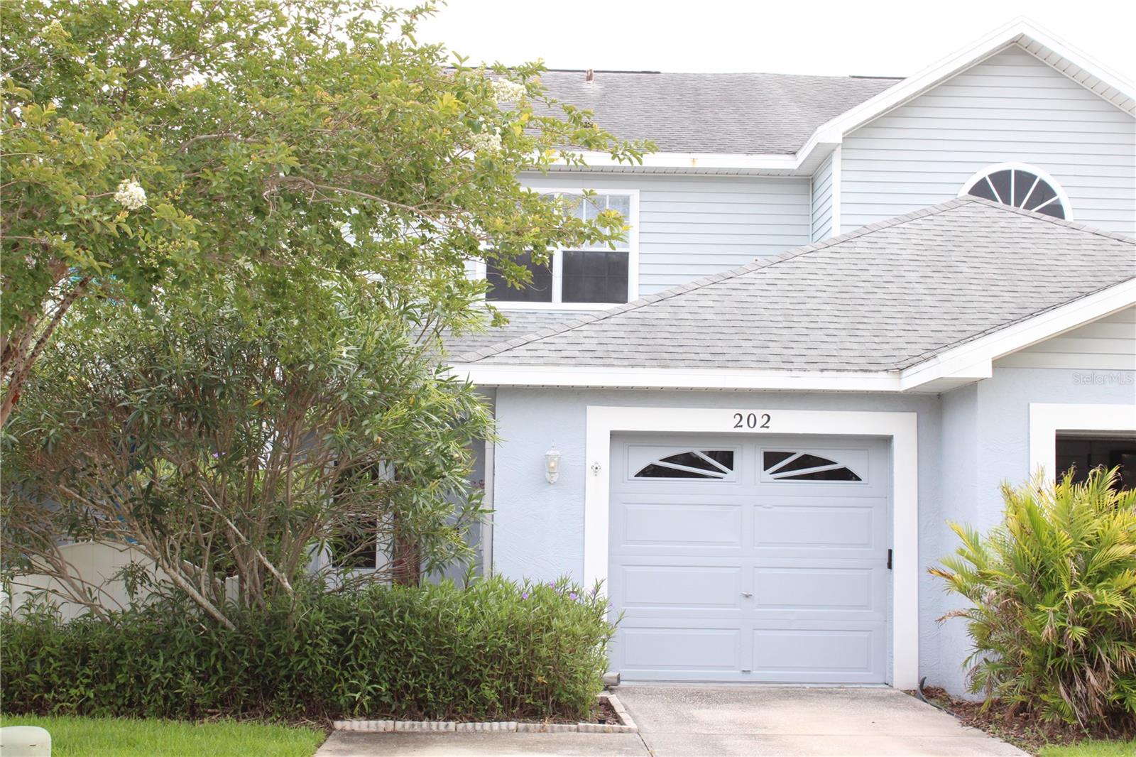 202 Hemingway Dr photo 1