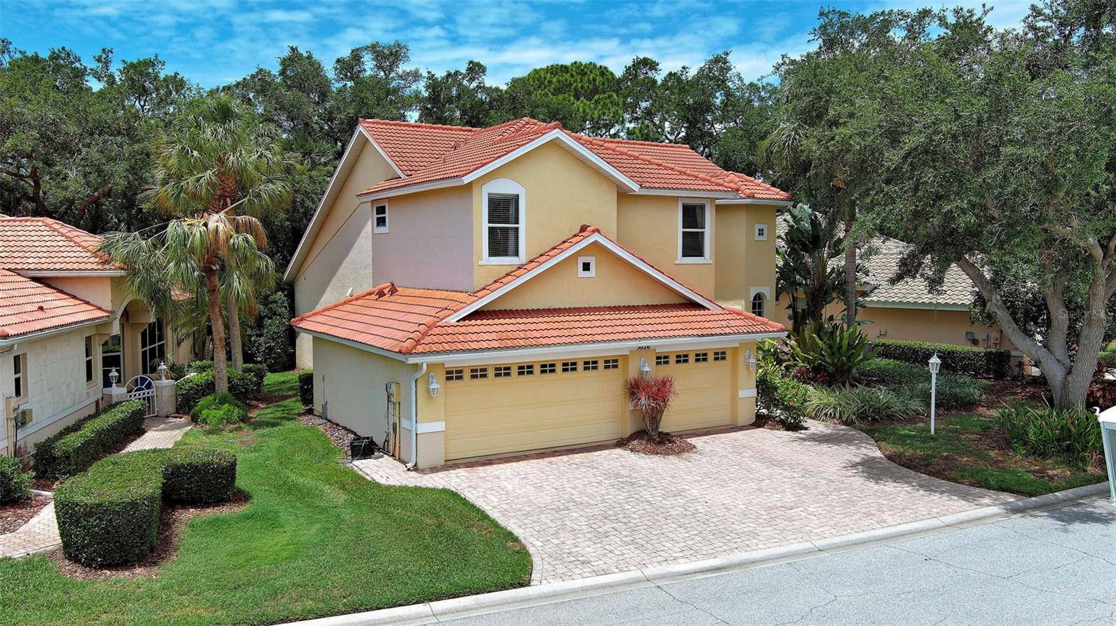 5026 Hanging Moss Ln photo 1