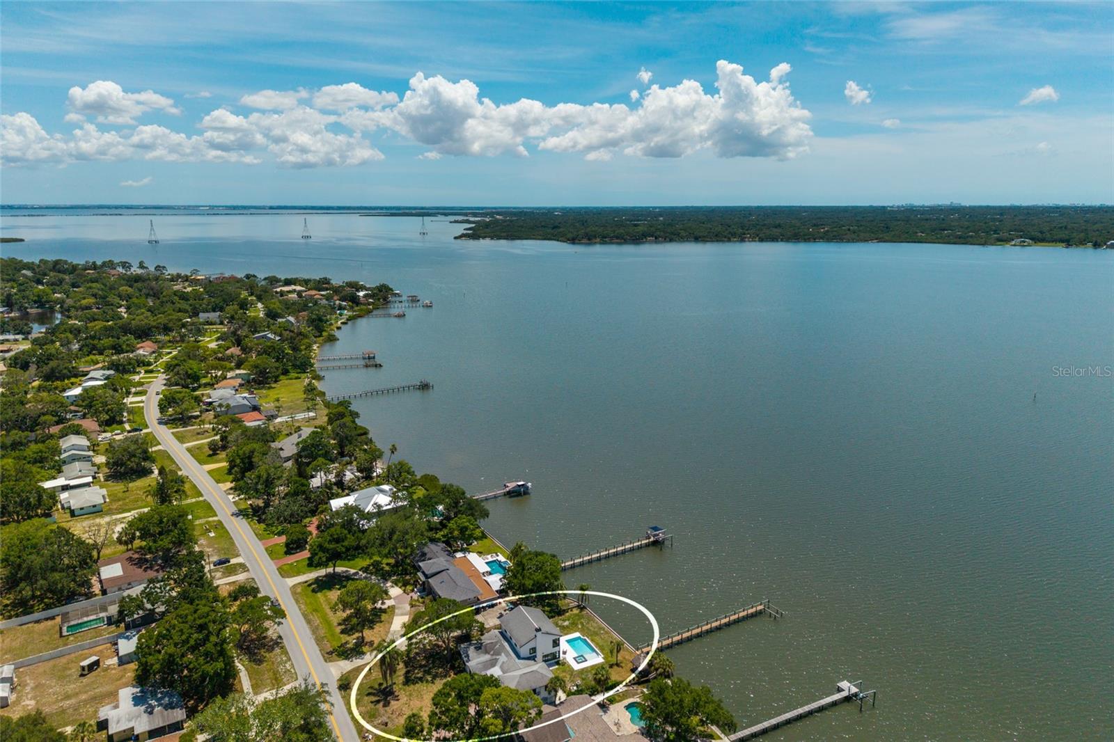 412 Shore Dr E photo 1