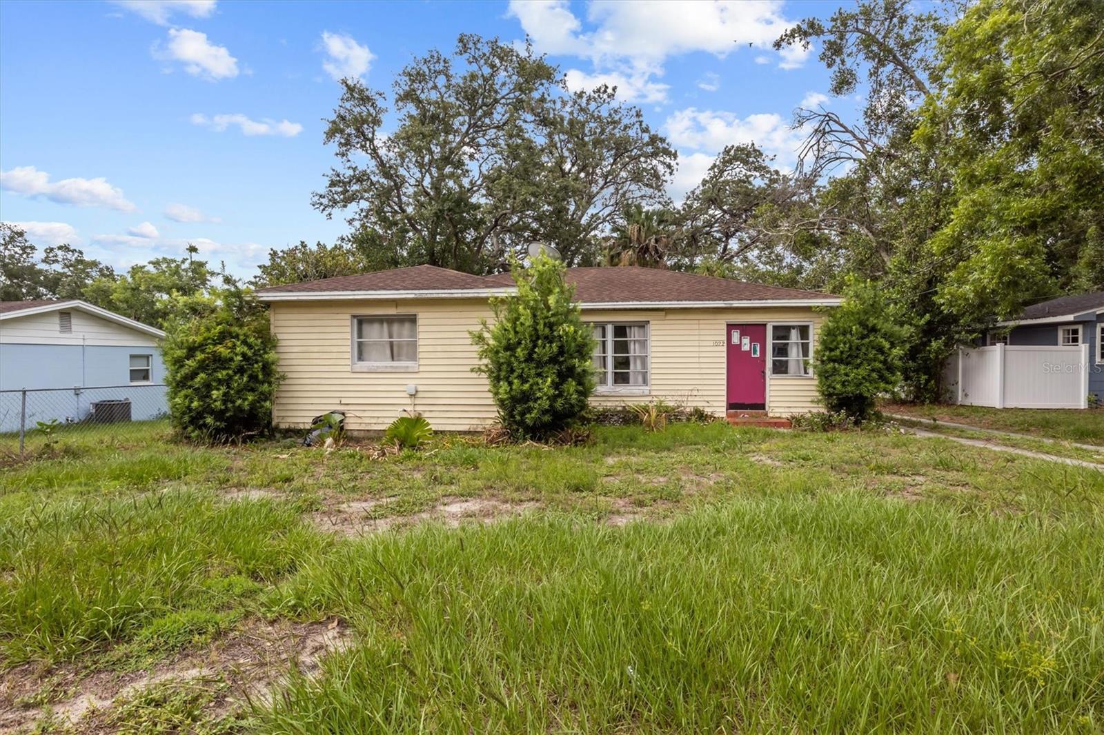 1022 W Marjorie St photo 1