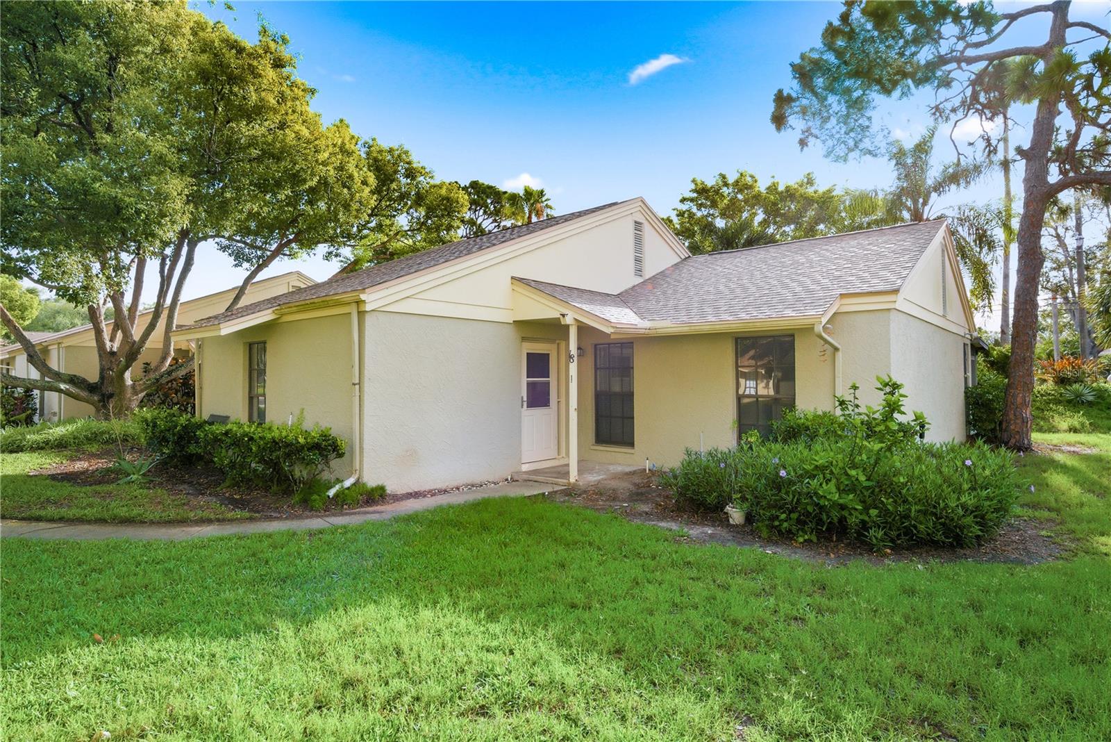 18 Windrush Bay Dr photo 1