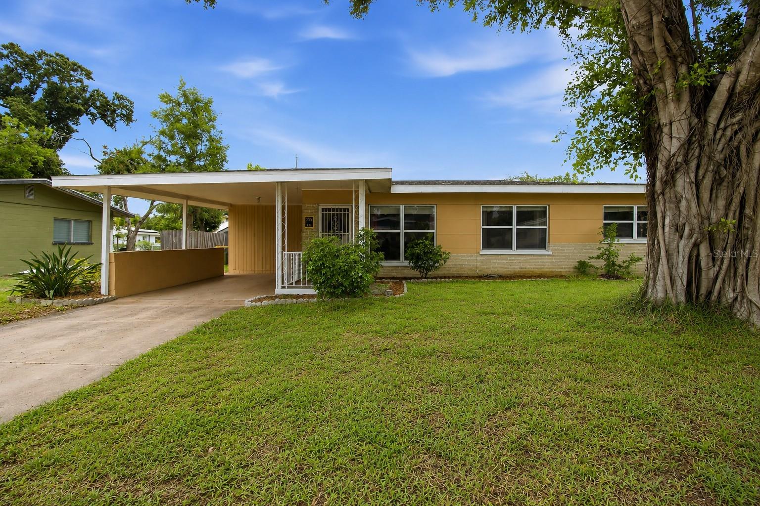 330 Crosby CT