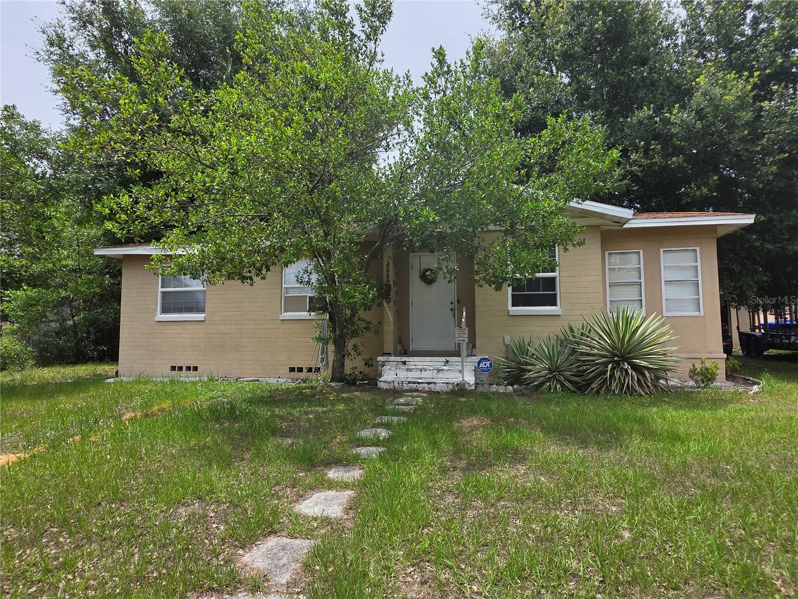 1135 W Greenwood St photo 1
