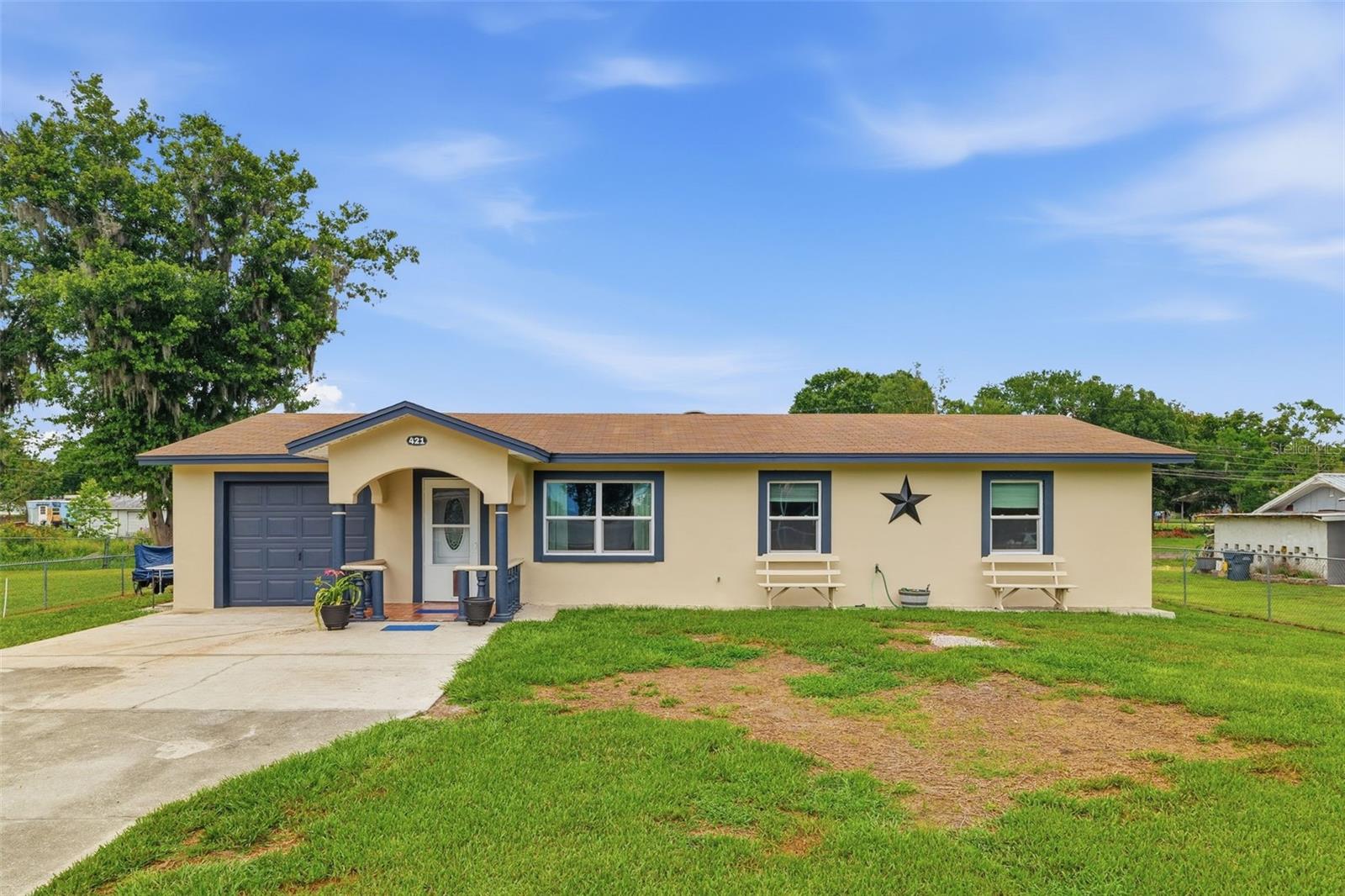 421 Waterview Dr photo 1