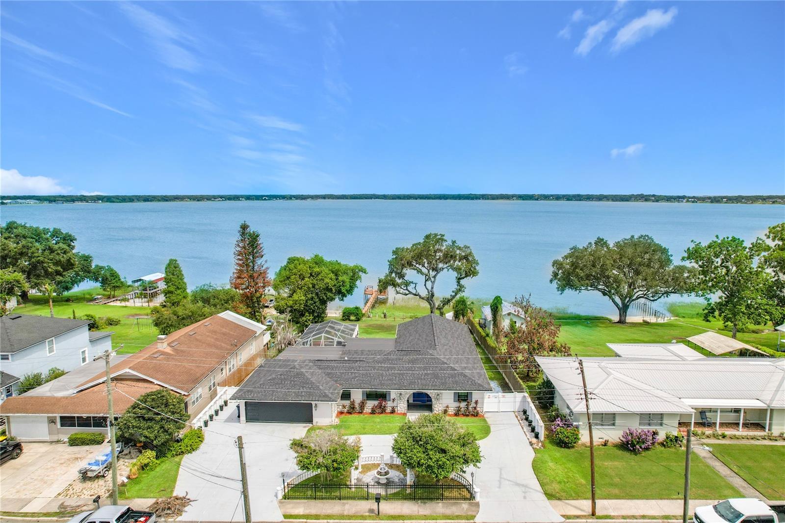331 Bay St photo 1