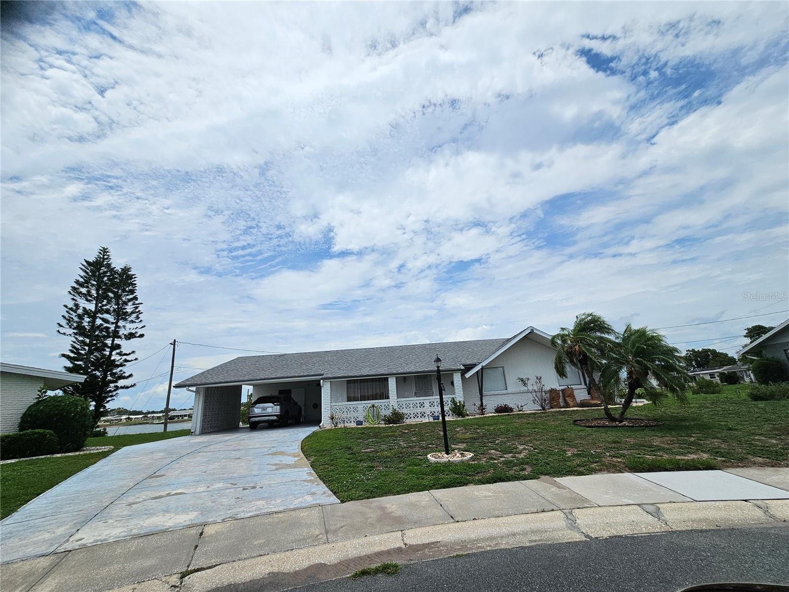 1703 Amhurst Cir photo 1