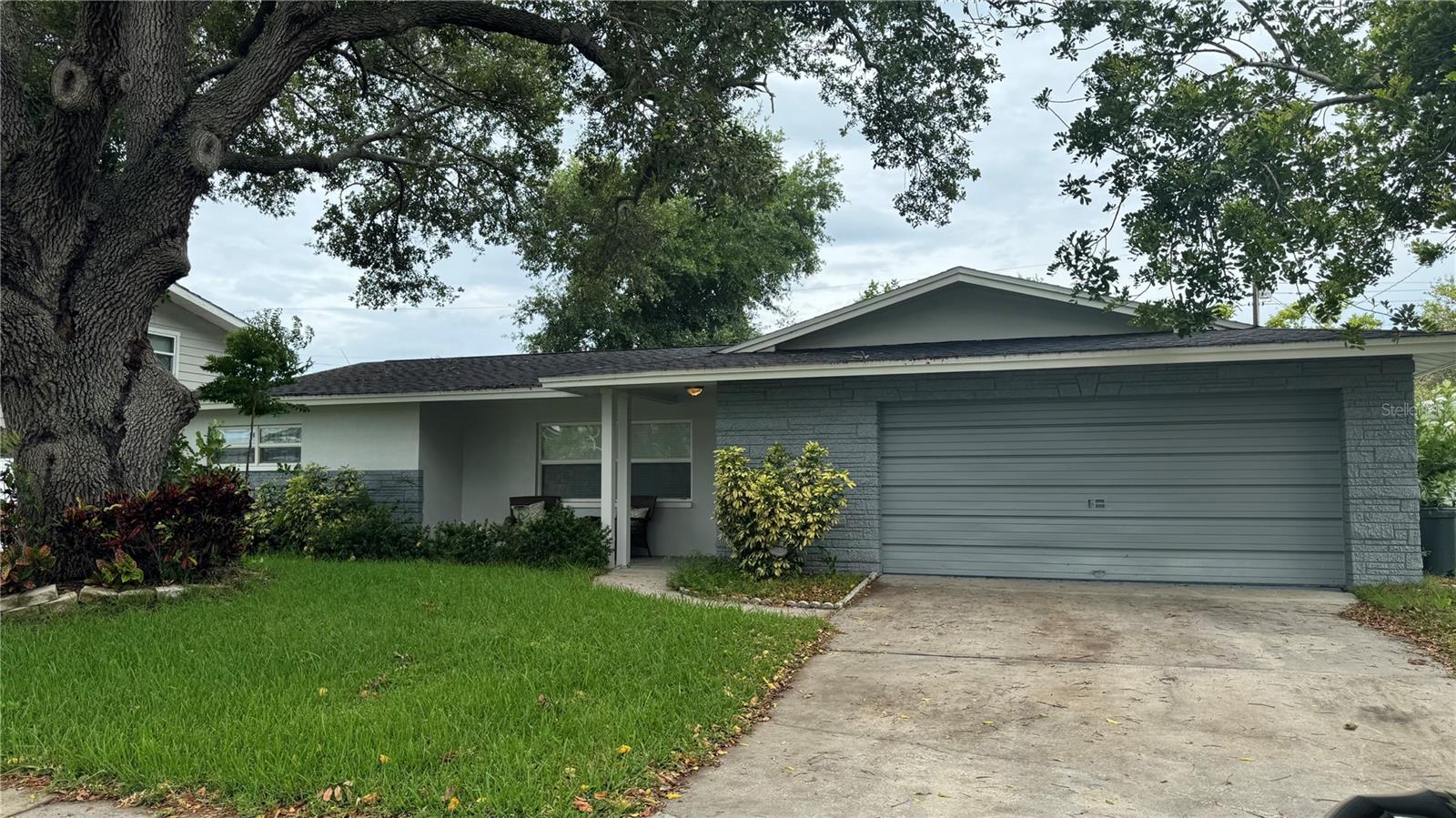 9652 Commodore Dr