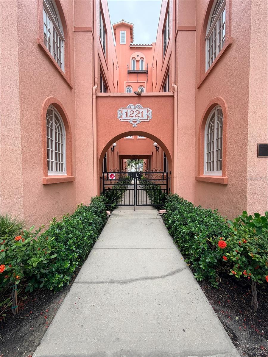 1221 N Palm Ave #204