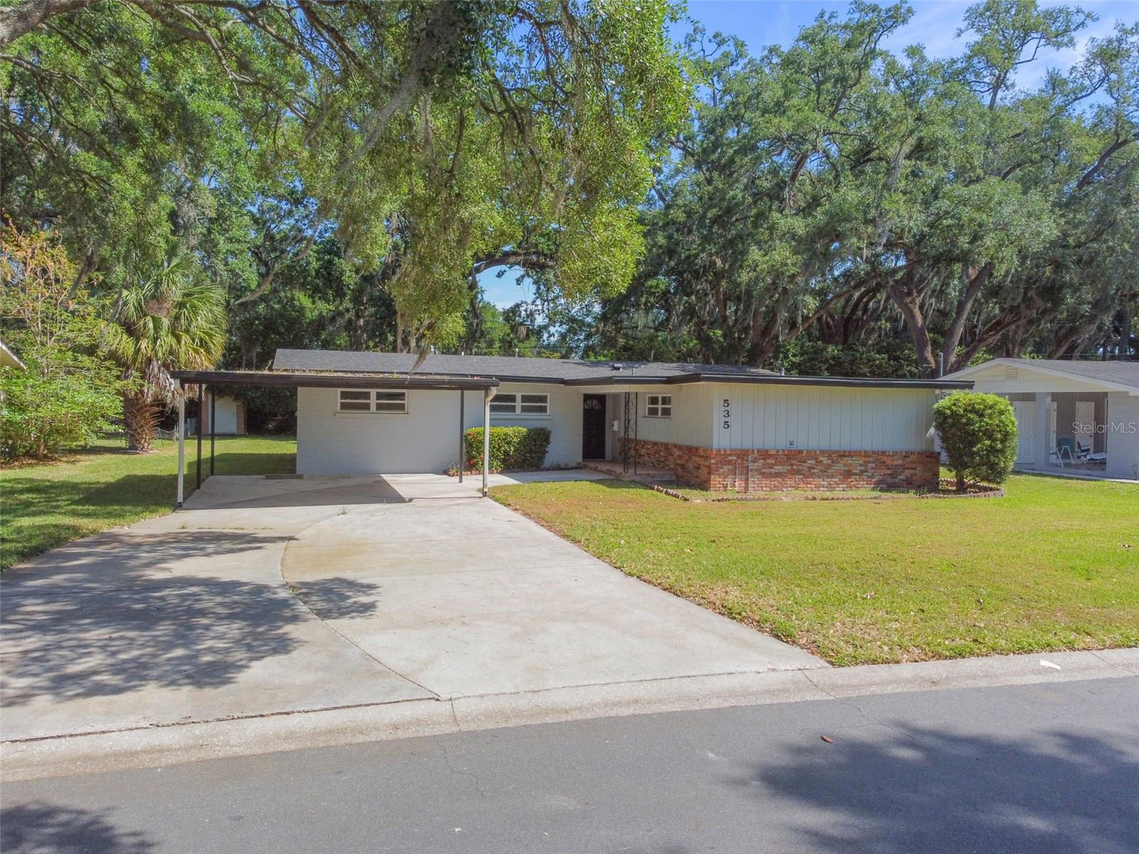 535 W Palmeden Dr