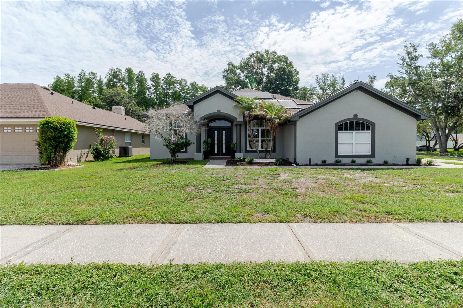 9601 Regents Park Dr photo 1