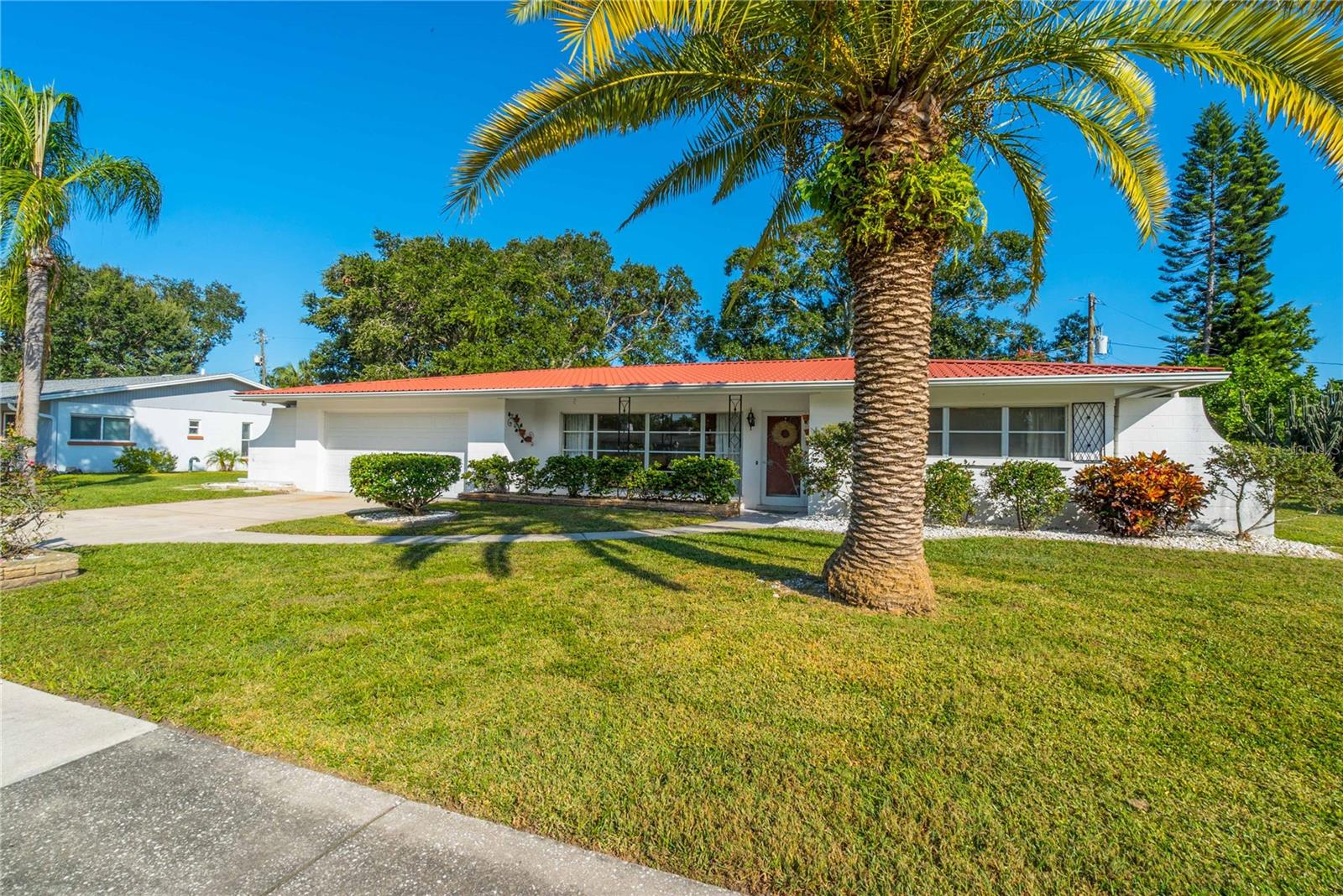 2521 Webber St photo 1