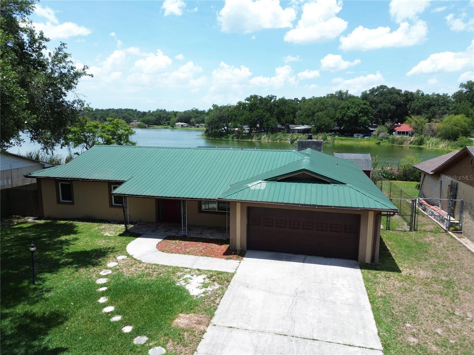 912 Shangri LA Dr