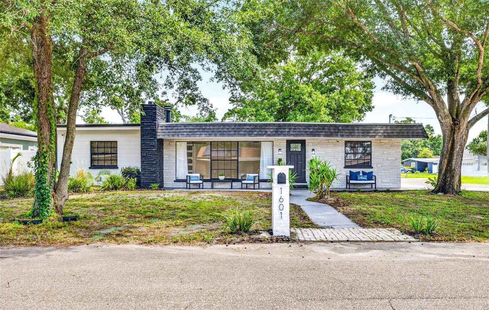 1601 E Paris St photo 1