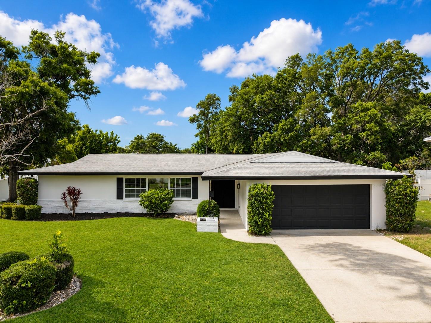 810 Allamanda Dr