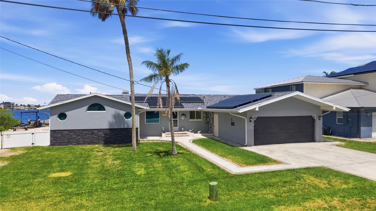 8211 Hayward Ln