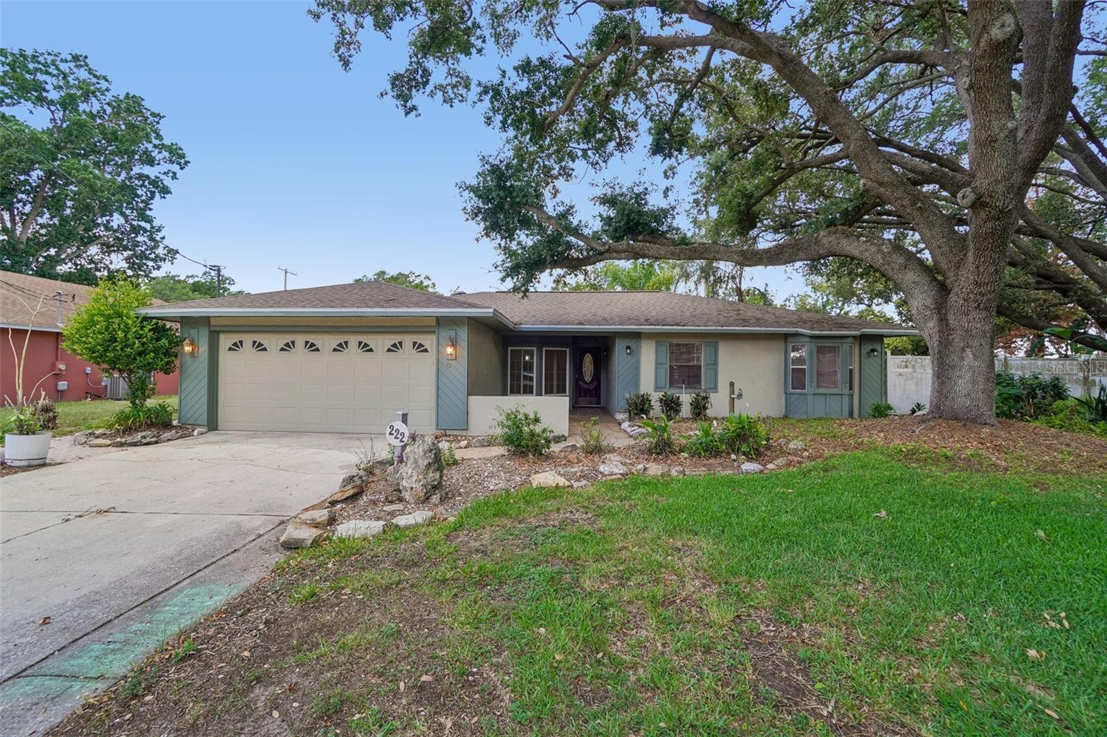 222 Lakeview Dr